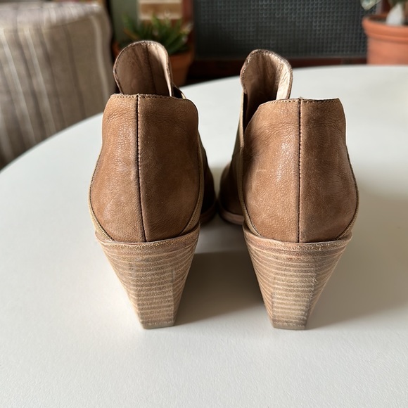 Eileen Fisher tan wedge leather bootie - Picture 4 of 7